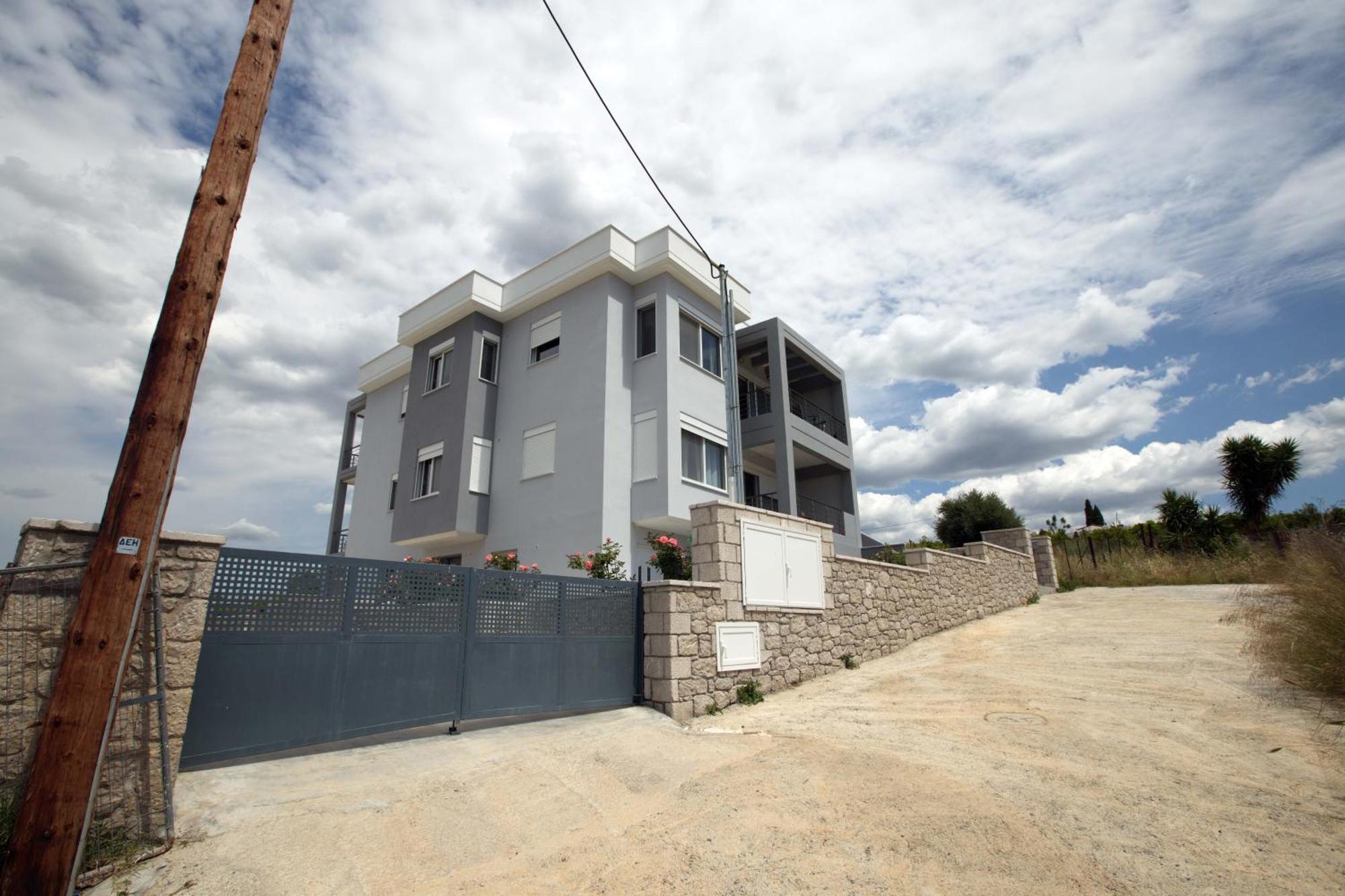 Over The Horizon 3 Bedroom Apartment *